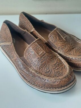ARIAT Tooled Leather Slip-On Loafers in Warm Brown Cruisers 8